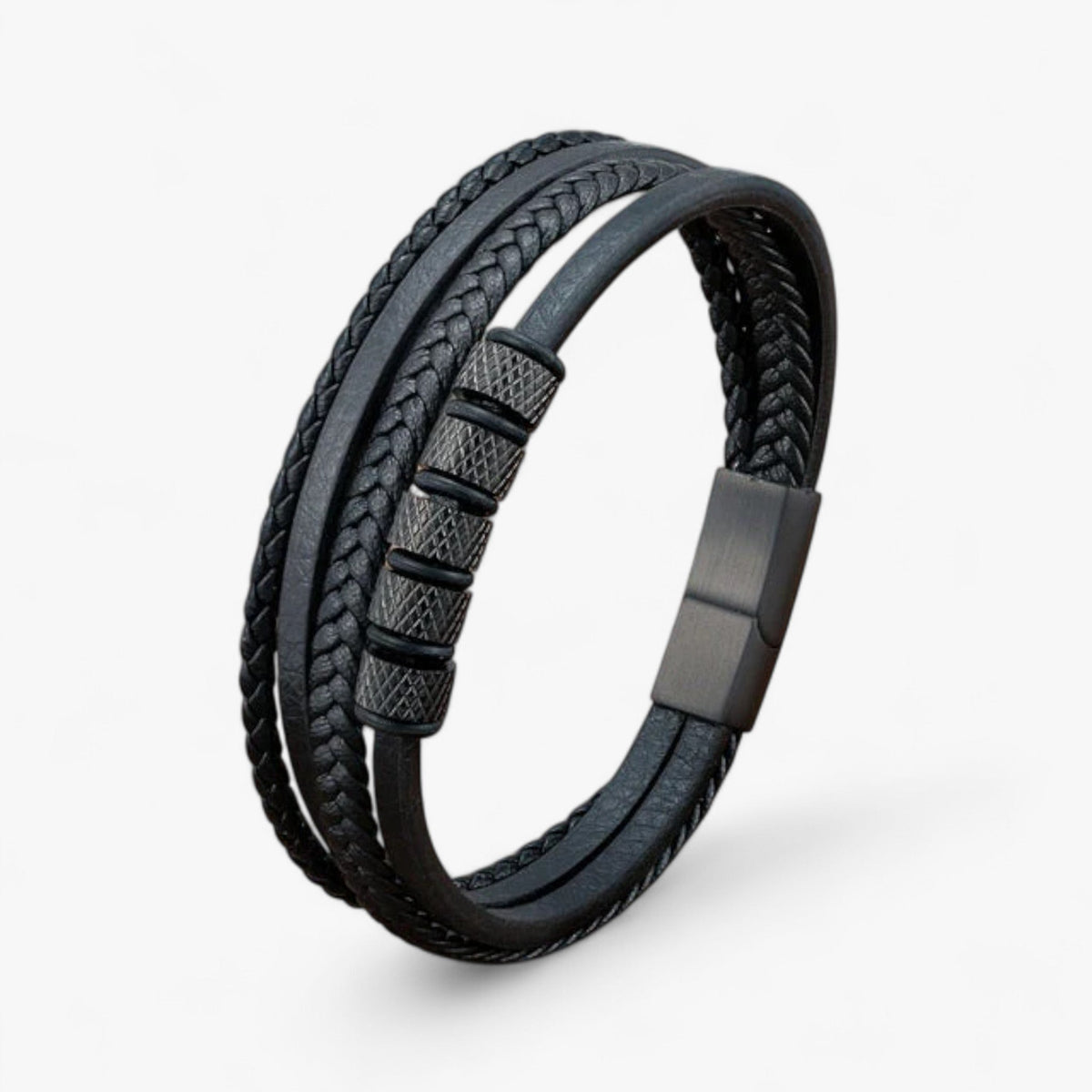 Gevlochten armband met meerdere lagen en kraaldetails