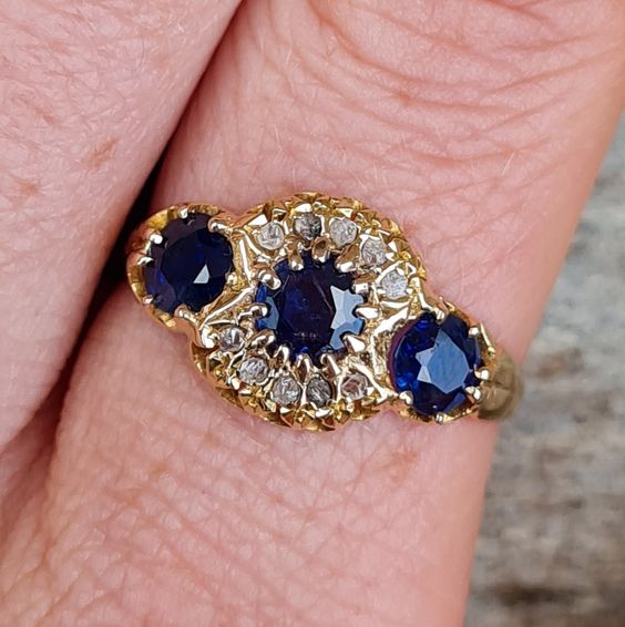 Vintage-Style Blue Starlight Zirconia Ring