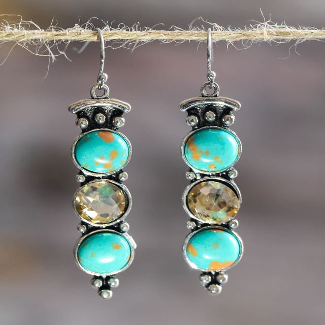 Oorhangers met turquoise steen in vintagestijl