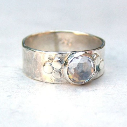 Vintage zilverkleurige ring ingelegd met steen