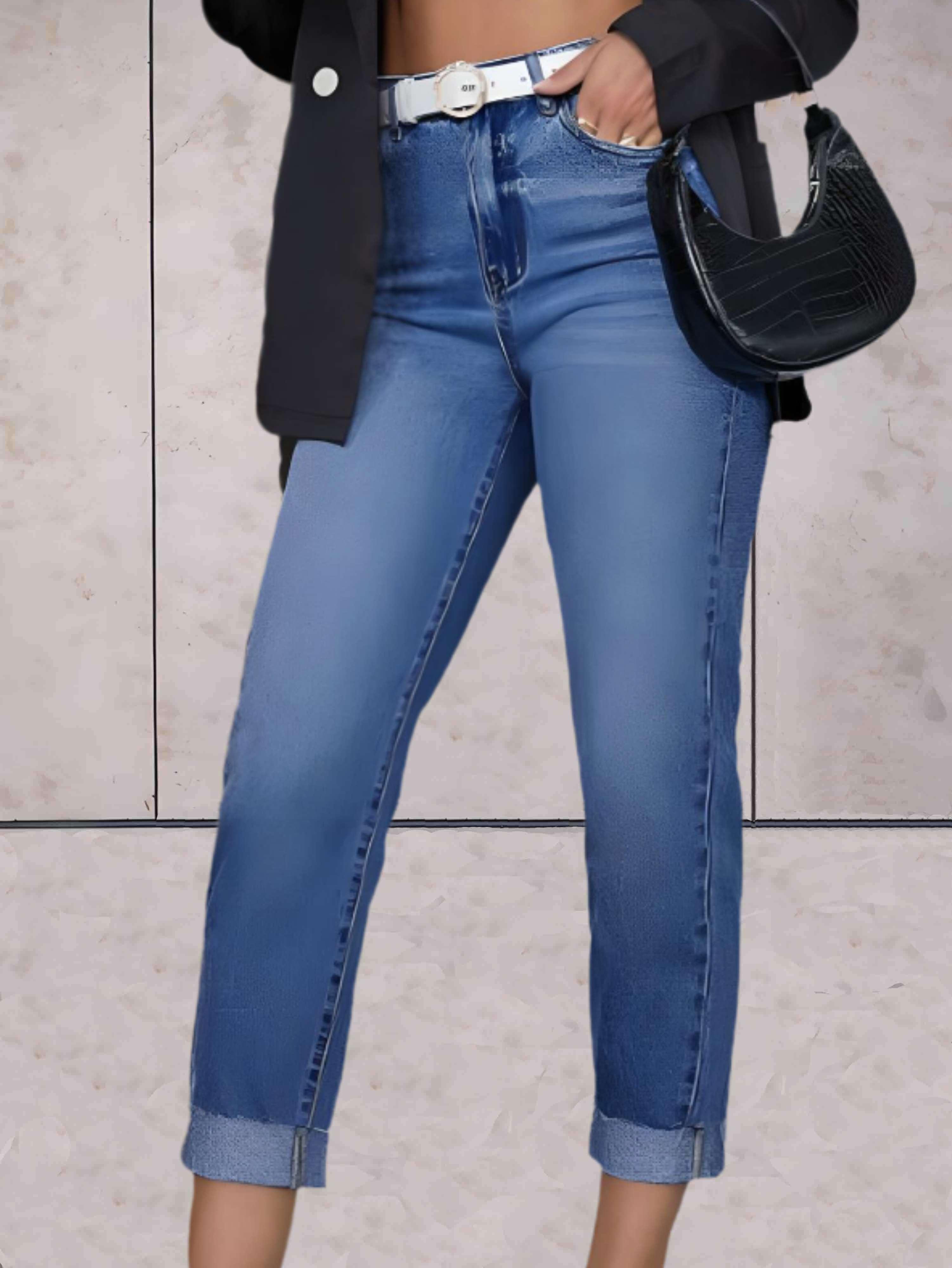 Highwaist jeans met omgeslagen zoom en zakken voor en achter