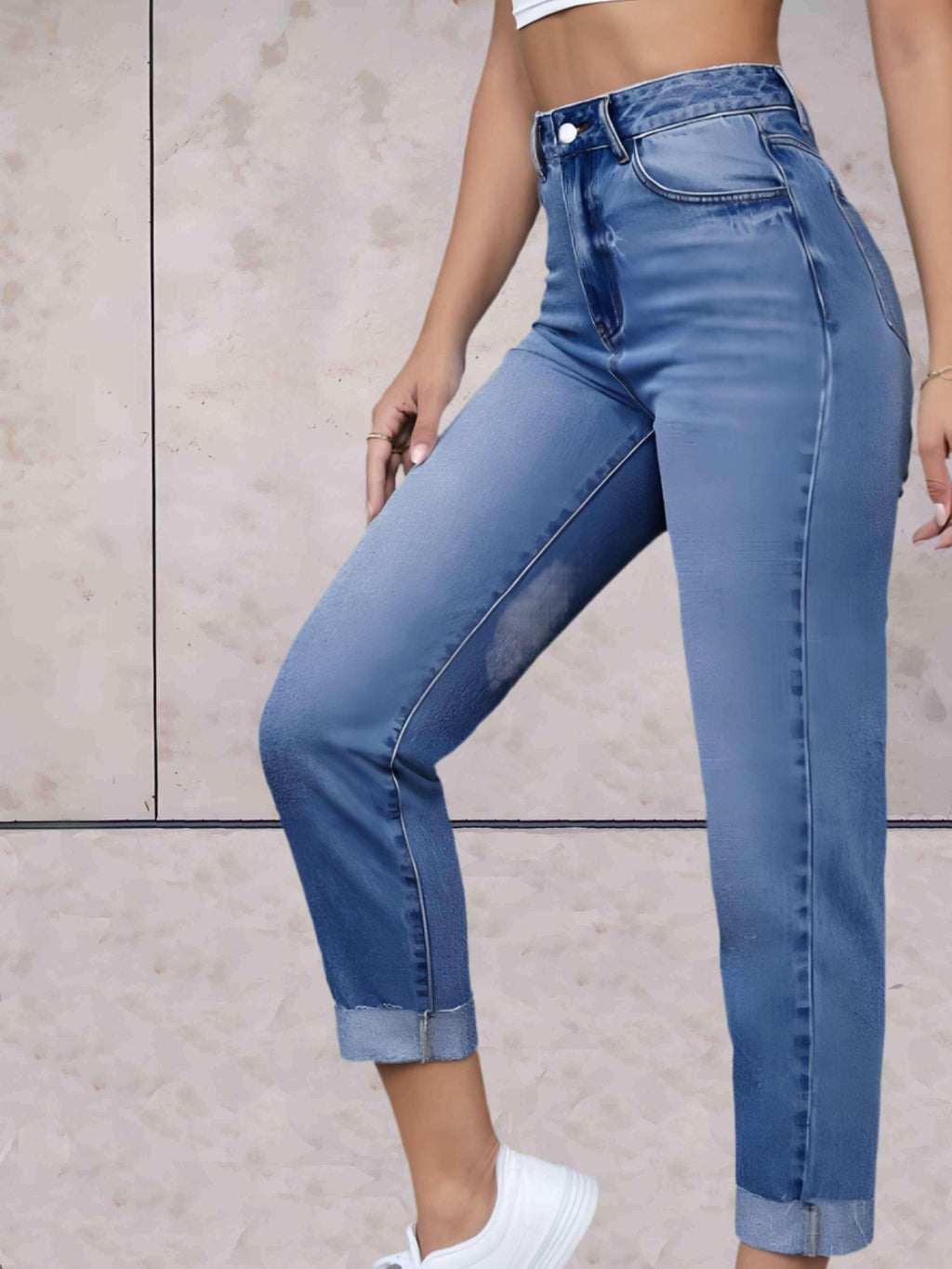 Highwaist jeans met omgeslagen zoom en zakken voor en achter