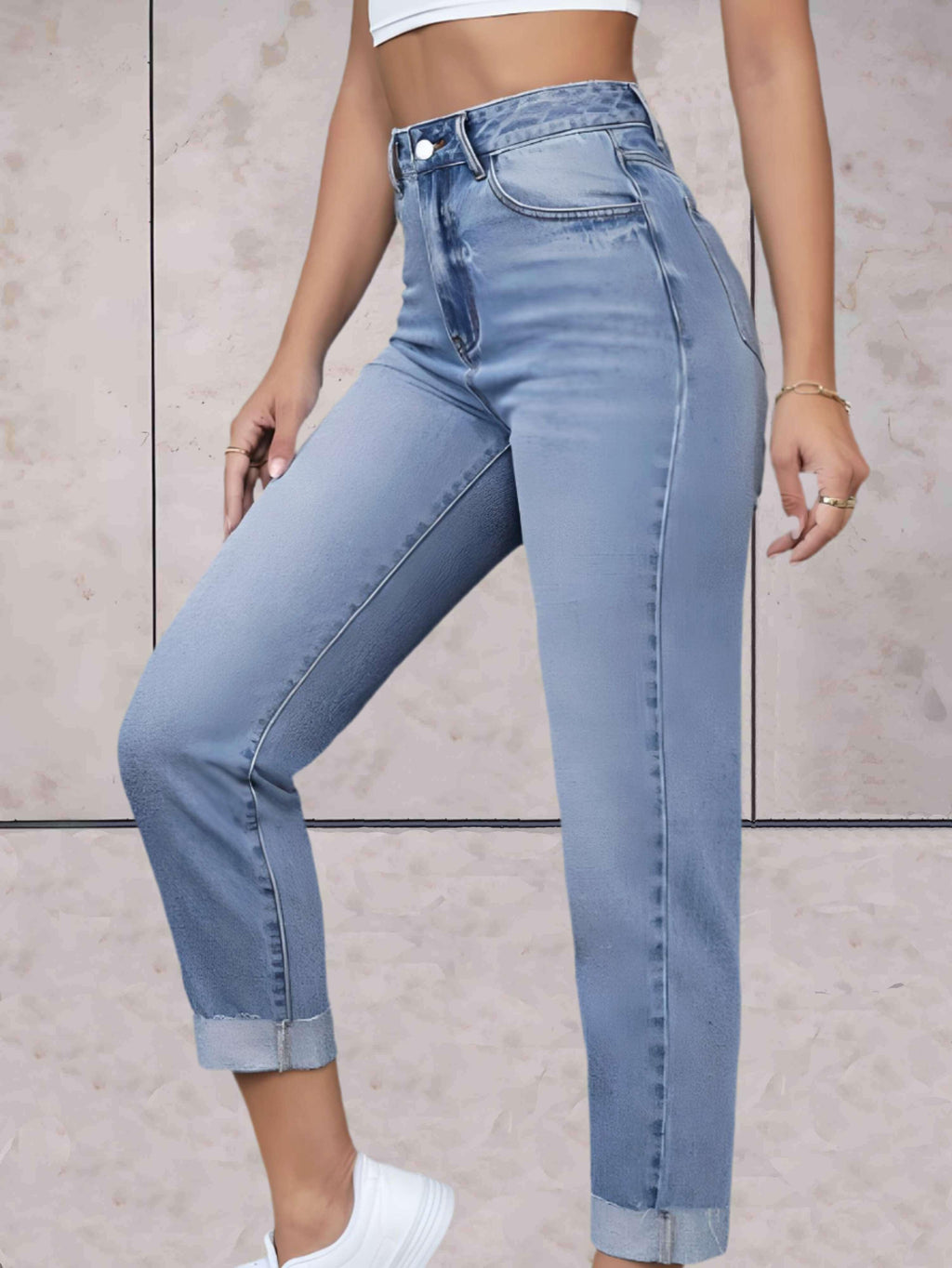 Highwaist jeans met omgeslagen zoom en zakken voor en achter
