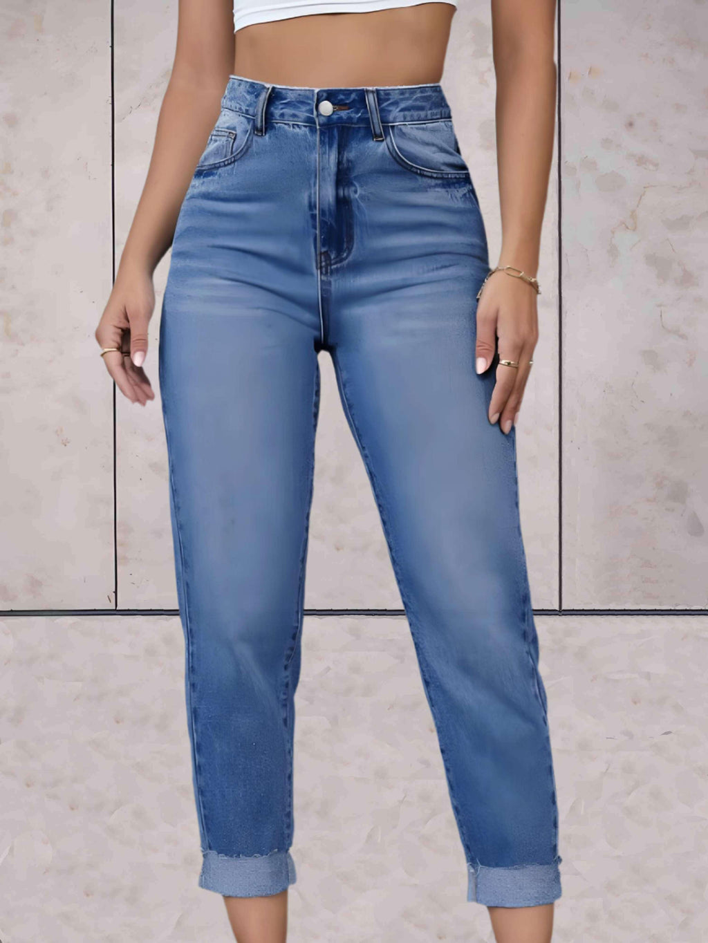 Highwaist jeans met omgeslagen zoom en zakken voor en achter