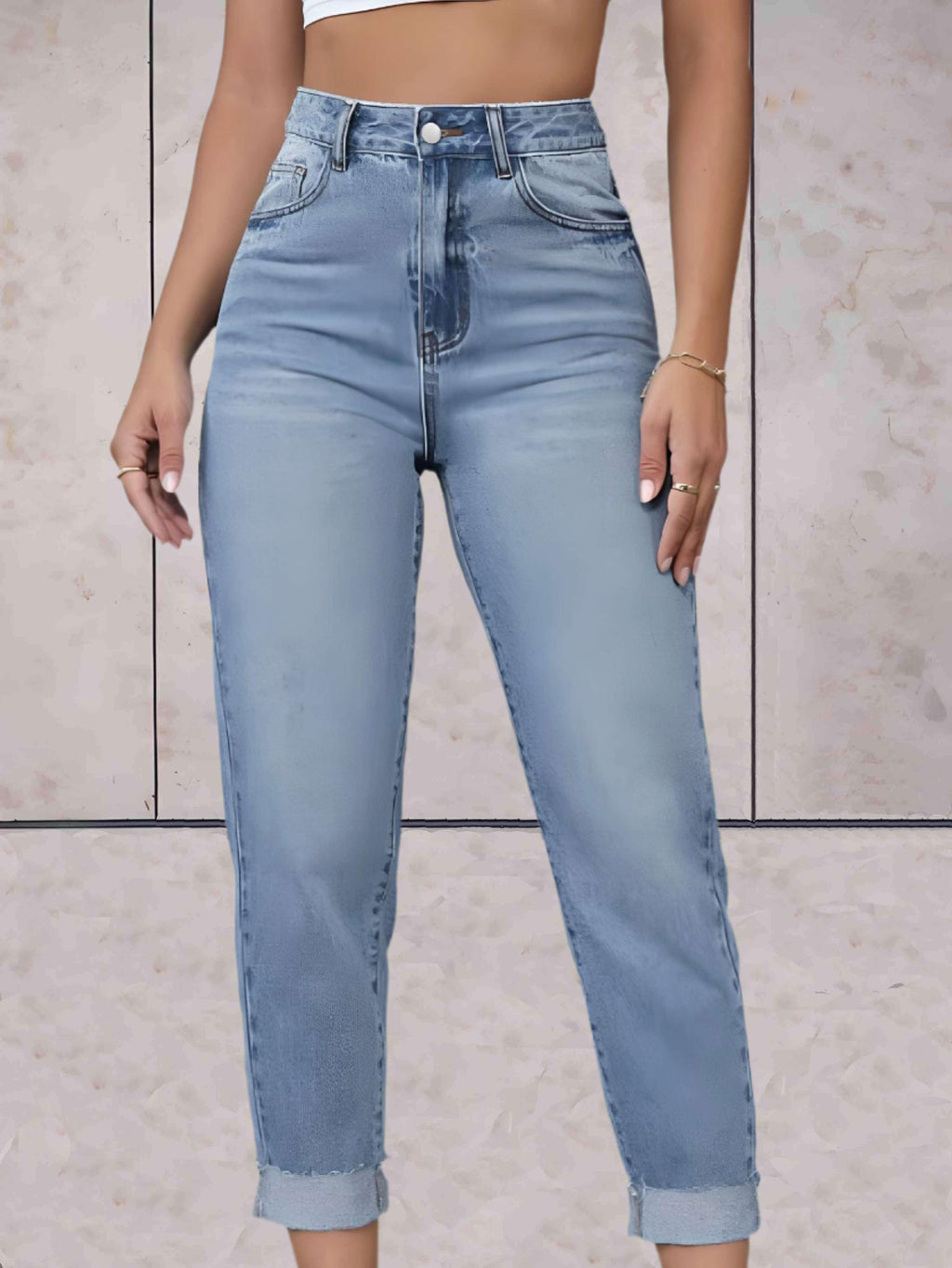Highwaist jeans met omgeslagen zoom en zakken voor en achter