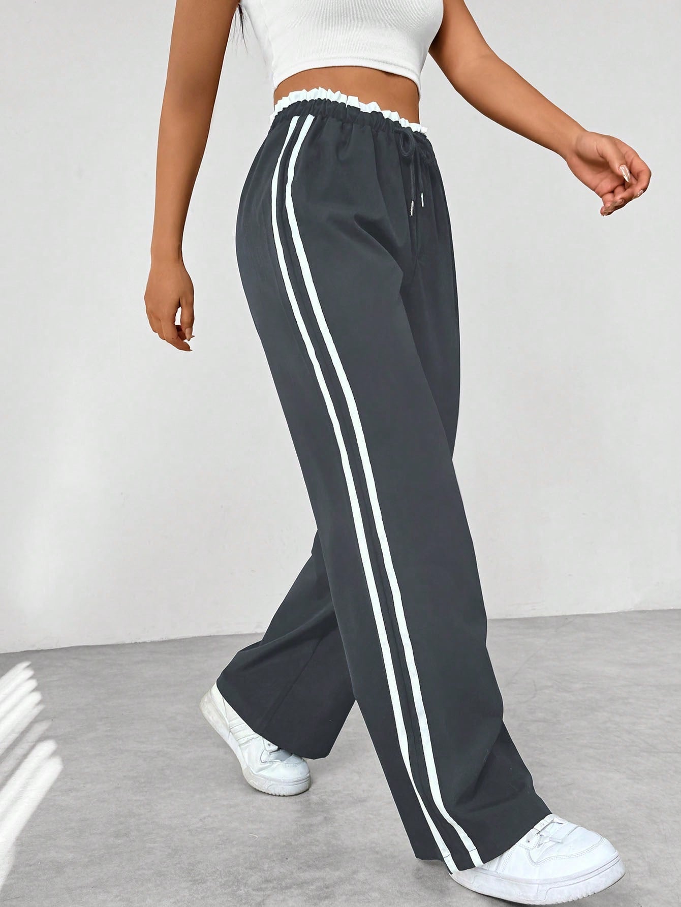 Katoenen joggingbroek met wijde pijpen, zijstrepen en koord