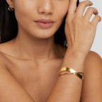 Goudkleurige gedraaide golfbangle