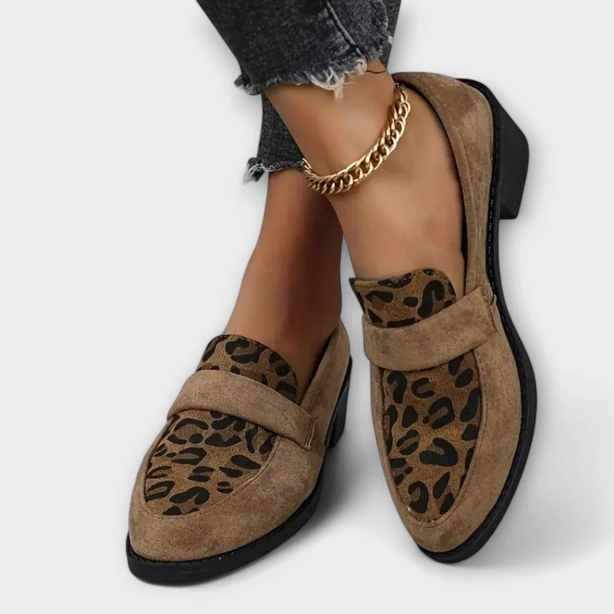 Loafers met luipaardprint, platte zool en antislip afwerking