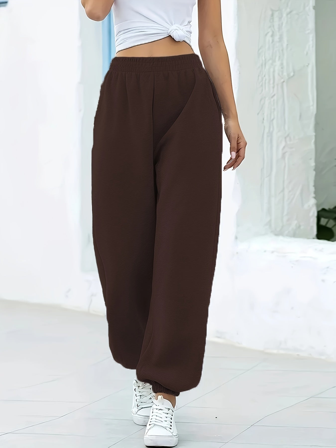 Joggingbroek met hoge taille, rechte pijp en zijzakken