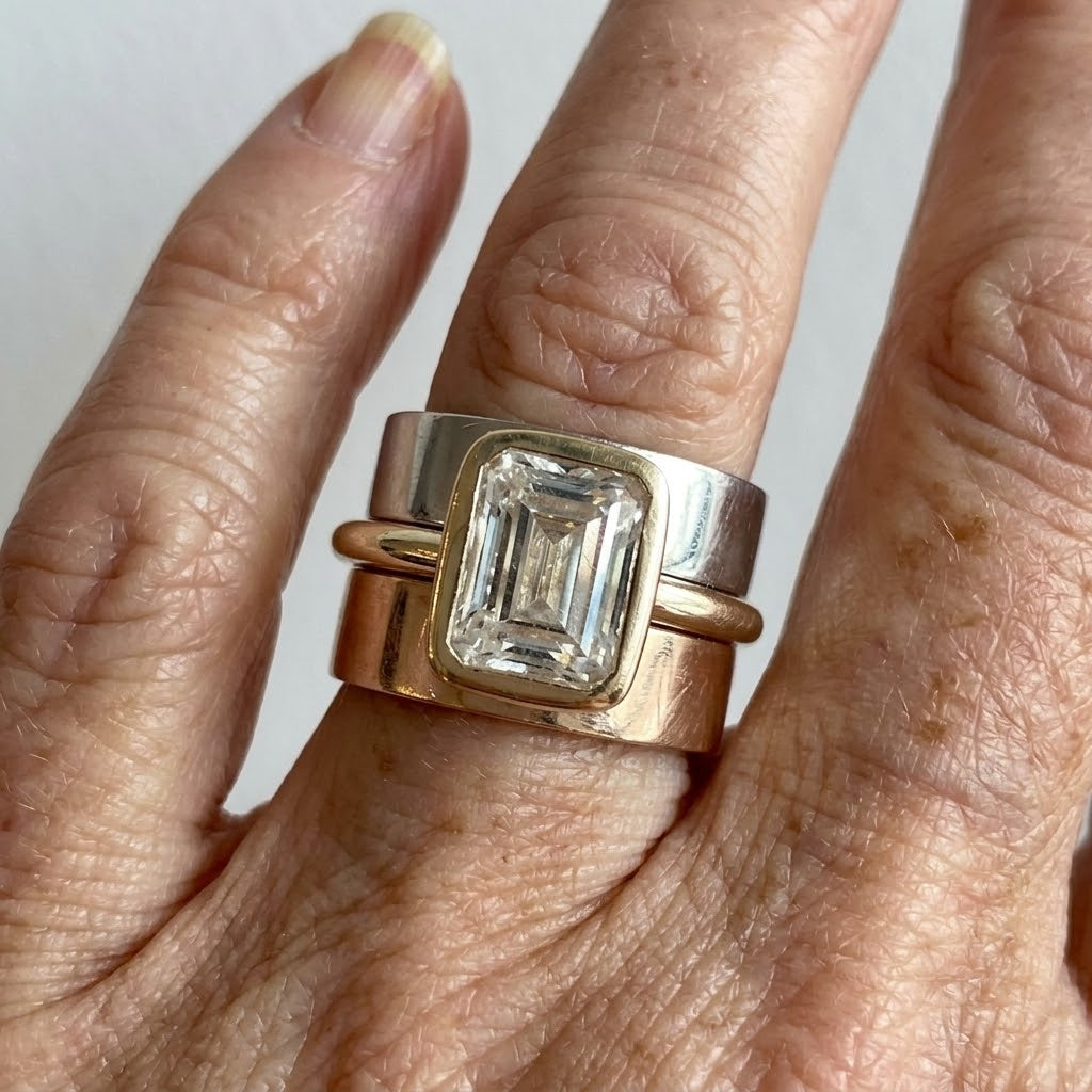 Tofarvet krystalring i vintagestil