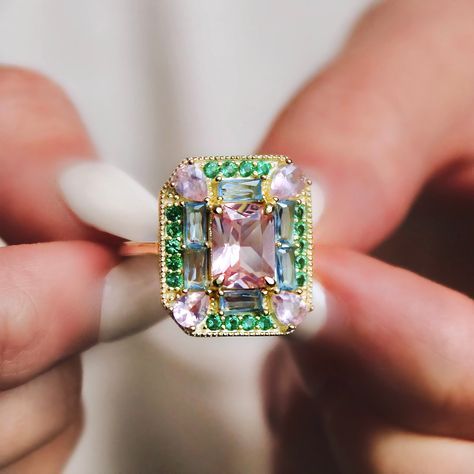 Vintage-Style Green and Pink Zirconia Ring