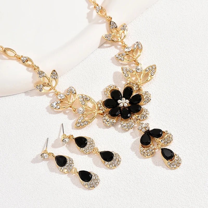 Set van ketting en oorbellen met bloemen in diamantlook