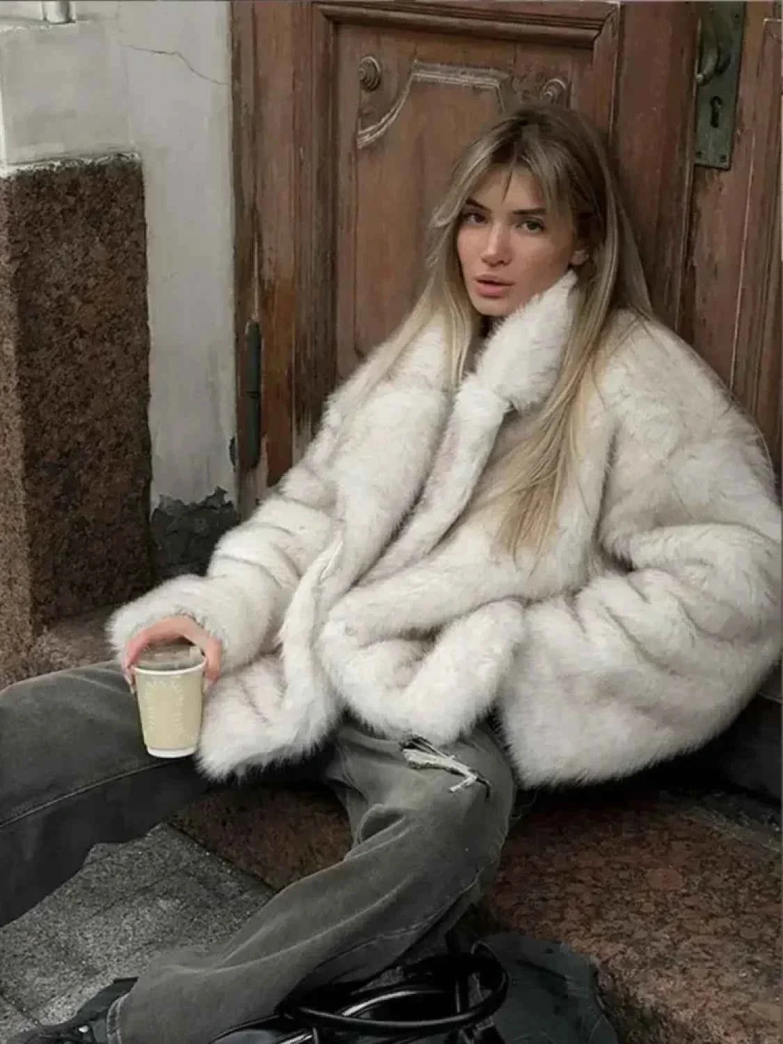Short Coat with Plush Faux Fur Collar and Turn Down Lapels