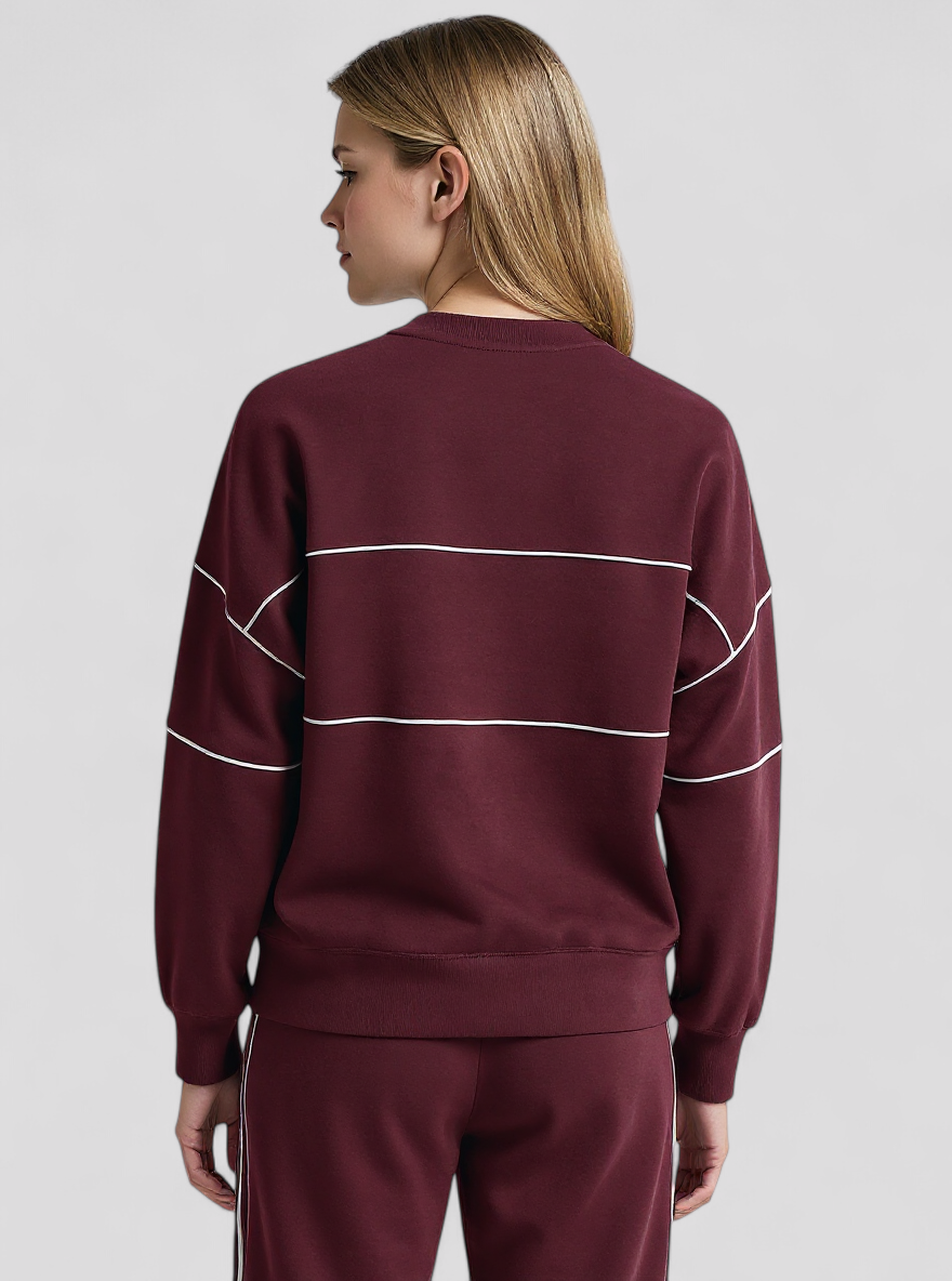 Oversized Fleece Sweatshirt with a Contrast Piping Detail