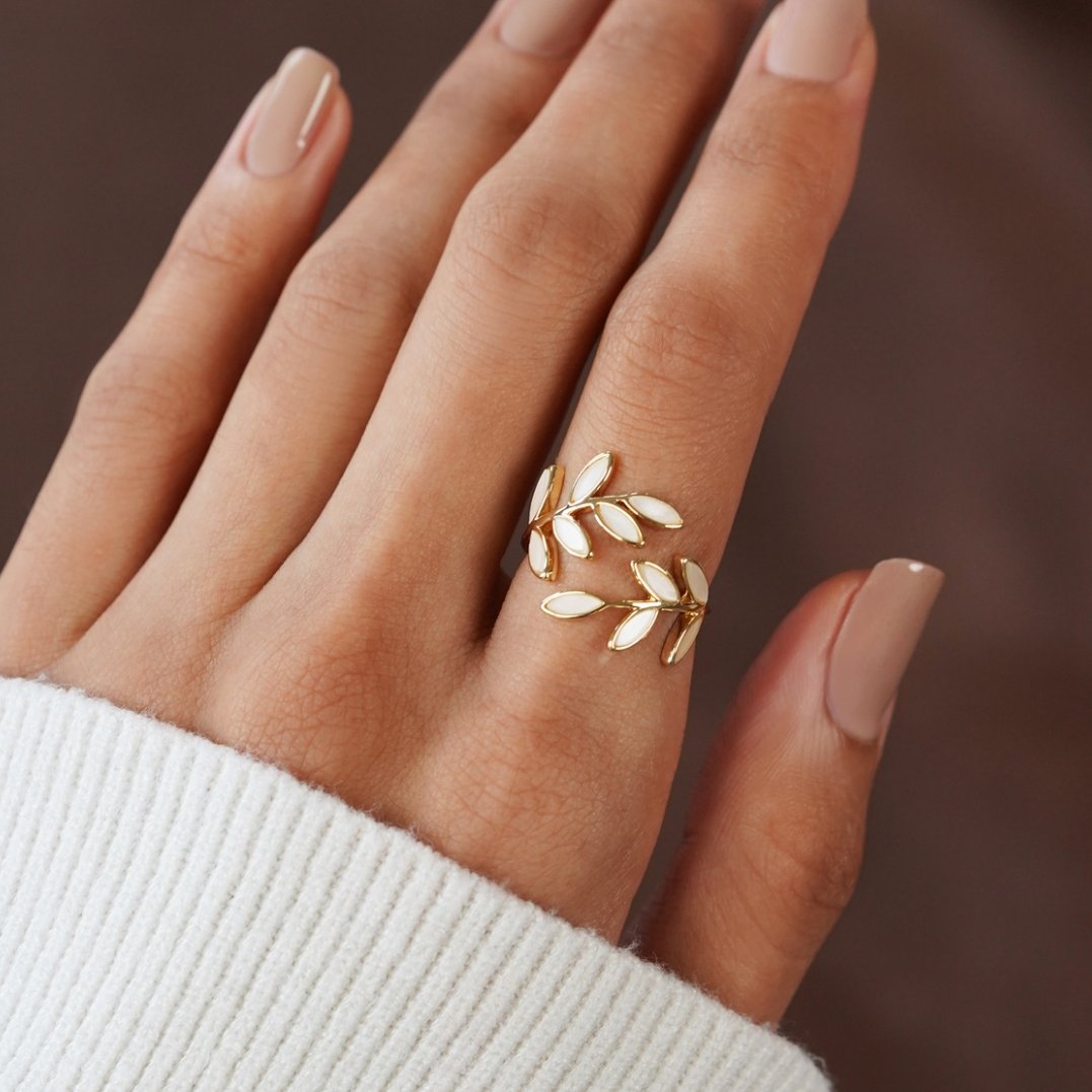 Leaf Band Ring in 18K Gold-Plated Brass