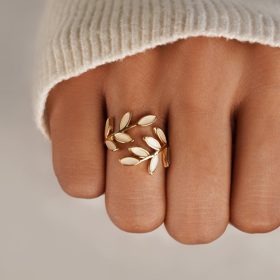 Leaf Band Ring in 18K Gold-Plated Brass