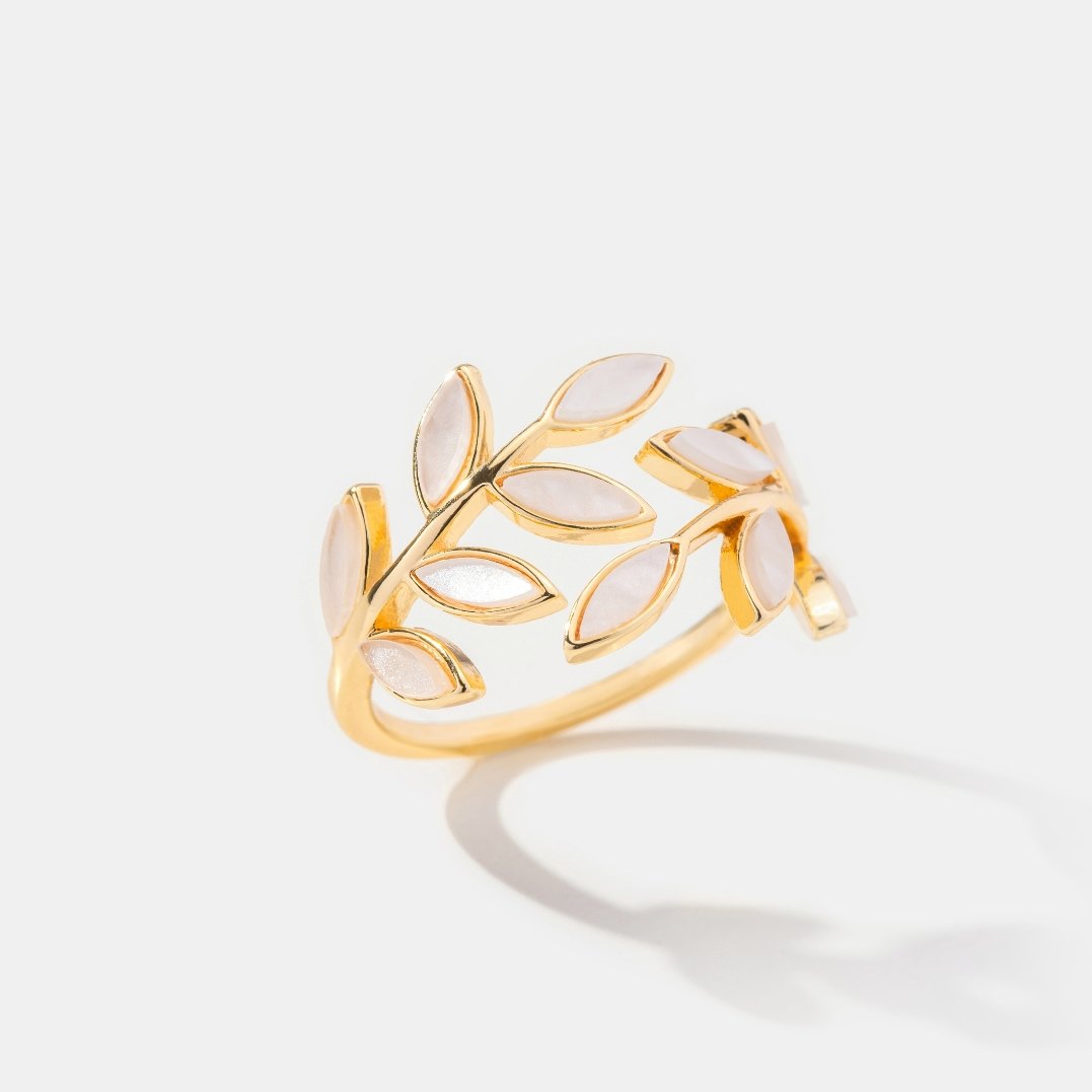 Leaf Band Ring in 18K Gold-Plated Brass