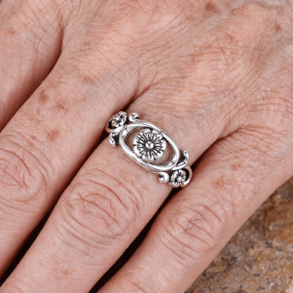 Vintage-Style Bohemian Silver-Plated Flower Ring