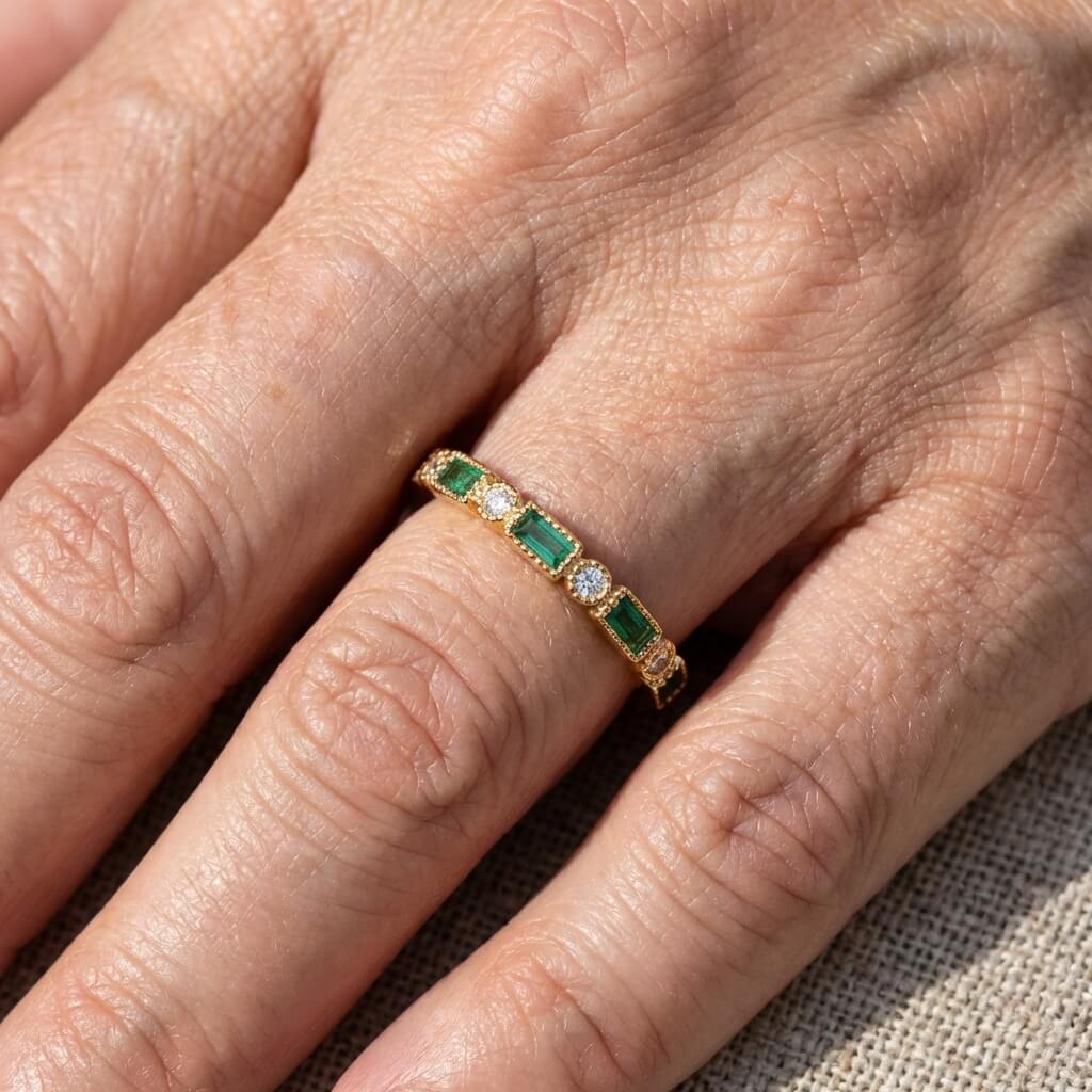 Vintage-Style Gold-Plated Inlaid Green Crystal Ring