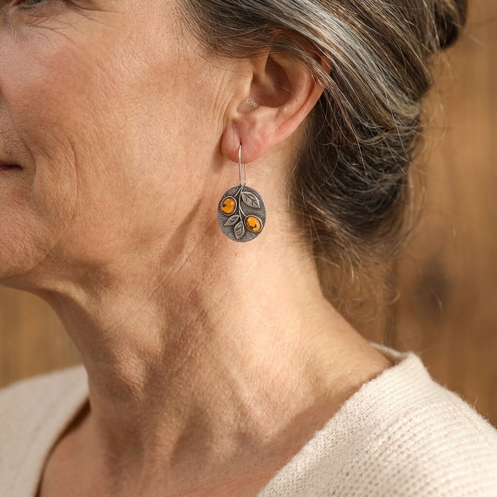 Vintage natuuroorbellen met bladschijf in amberlook