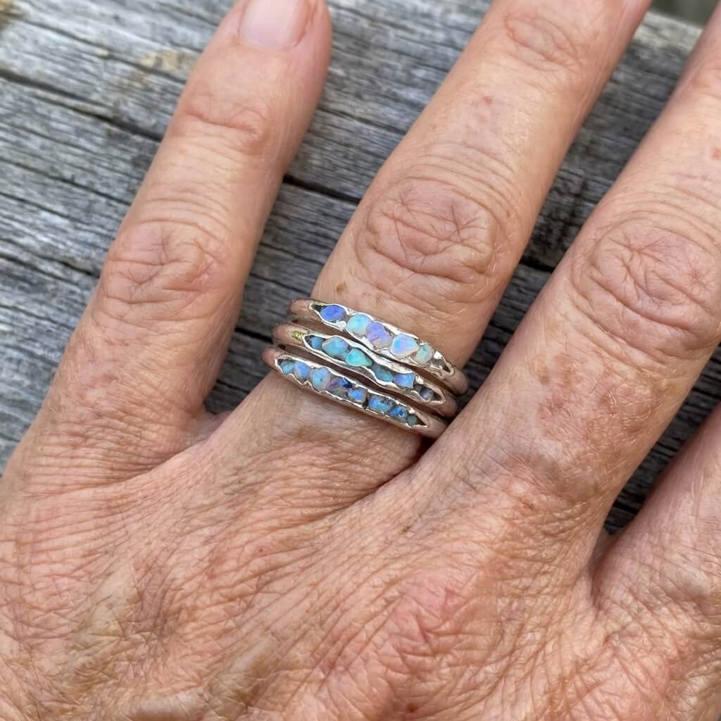 Vintage gelaagde zilverkleurige ring met blauwe steen