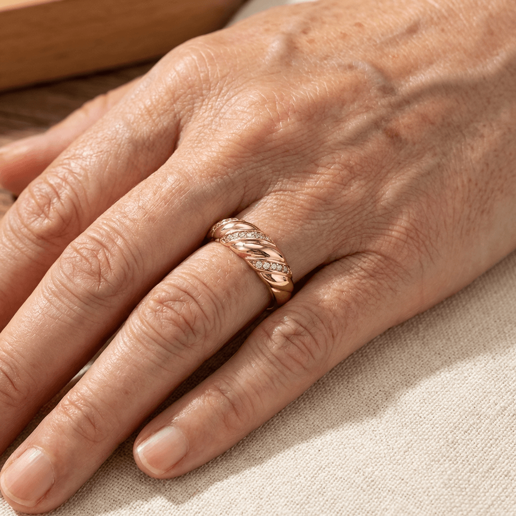 Twisted Zirconia Inlaid Gold-Plated Ring