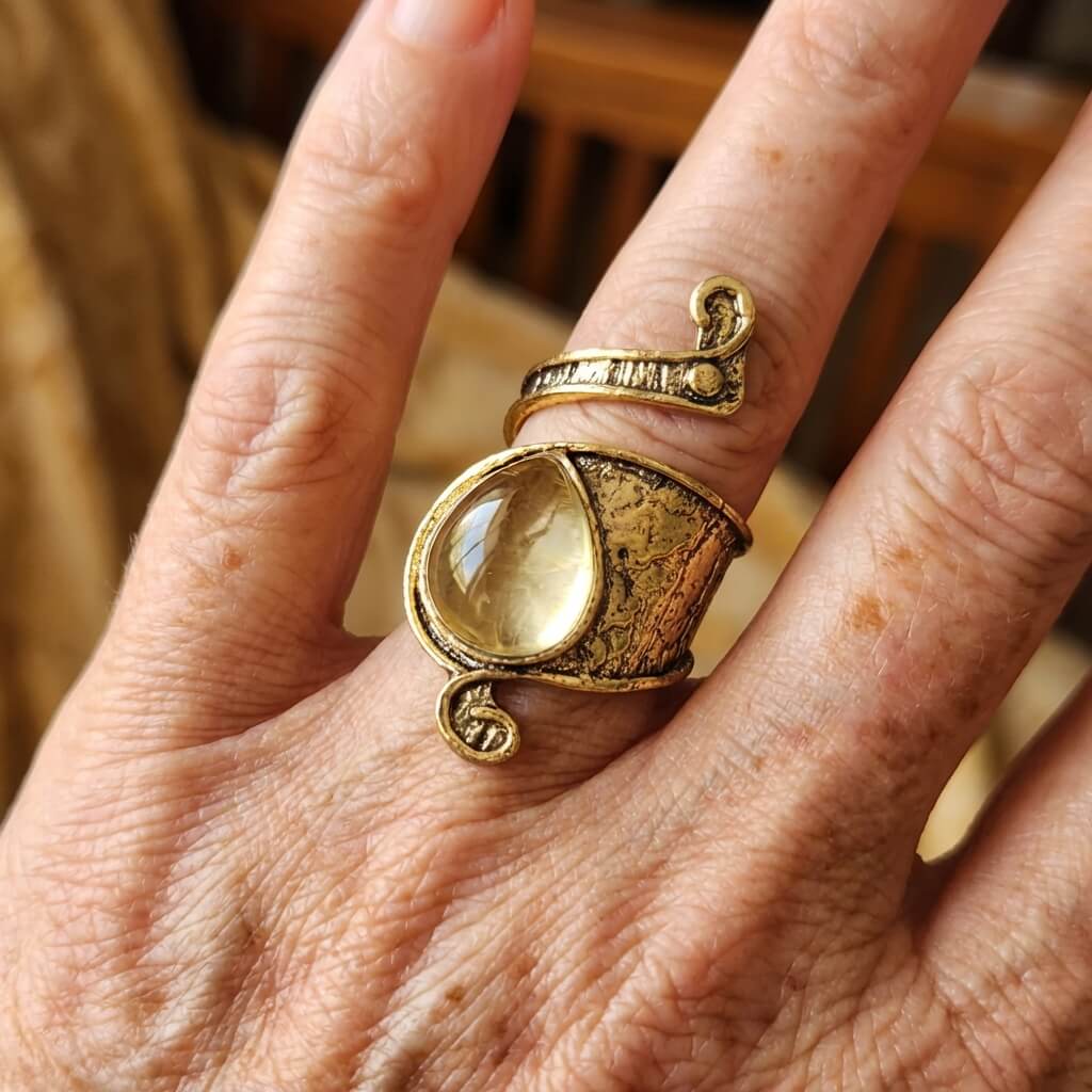 Adjustable Vintage-Style Asymmetric Stone Inlaid Ring