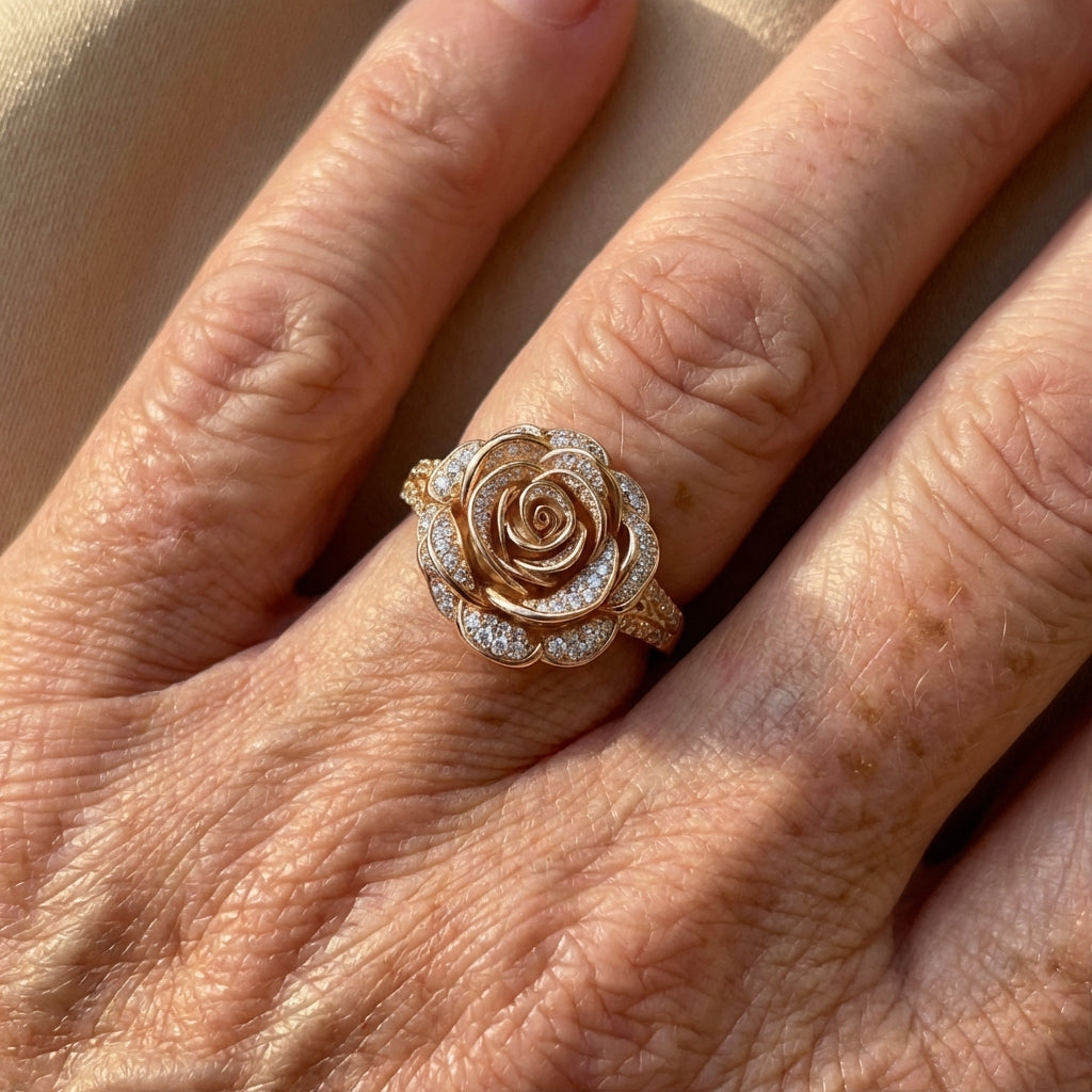 Goudkleurige ring met rozenbloei