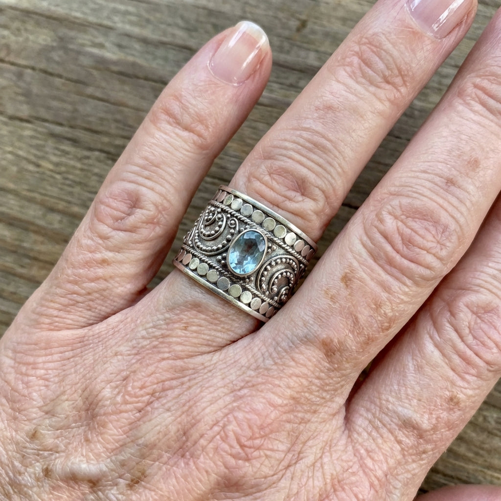 Vintage-Style Ocean Blue Round Cubic Zirconia Wide Band Ring