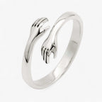 Gewikkelde ring met omarmende curve