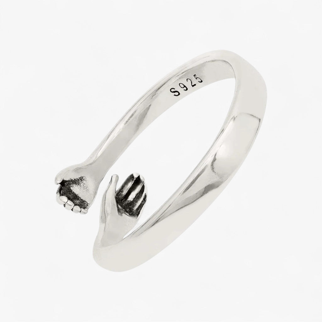 Gewikkelde ring met omarmende curve