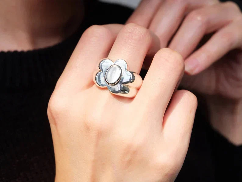 Vintage-Style Flower Pearl Silver-Tone Ring
