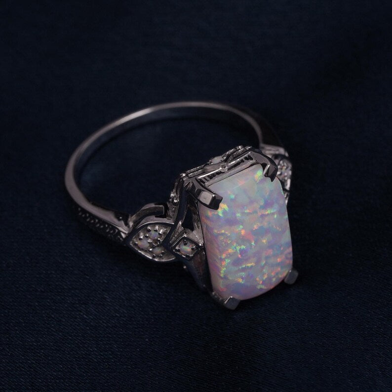 Boho verzilverde ring met rechthoekige opaallook in vintagestijl