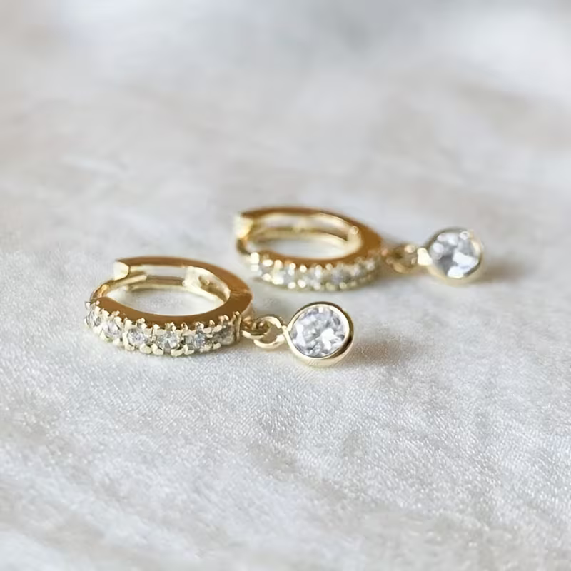 Goudkleurige pavé-oorhangers