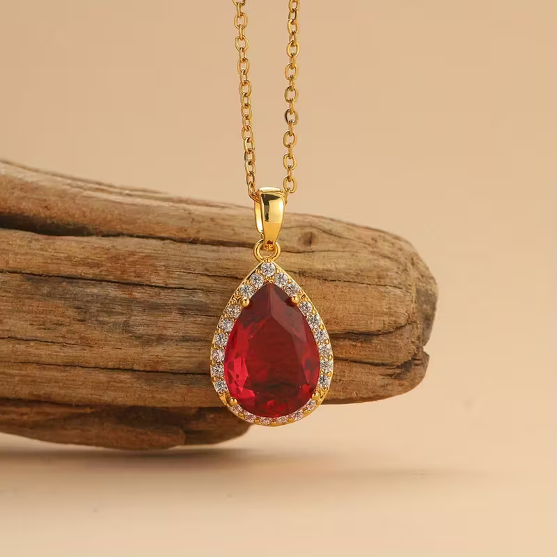 Halo-ketting met druppel en robijnlook
