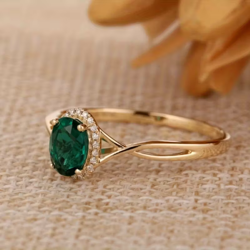 Gedraaide ring met smaragdlook