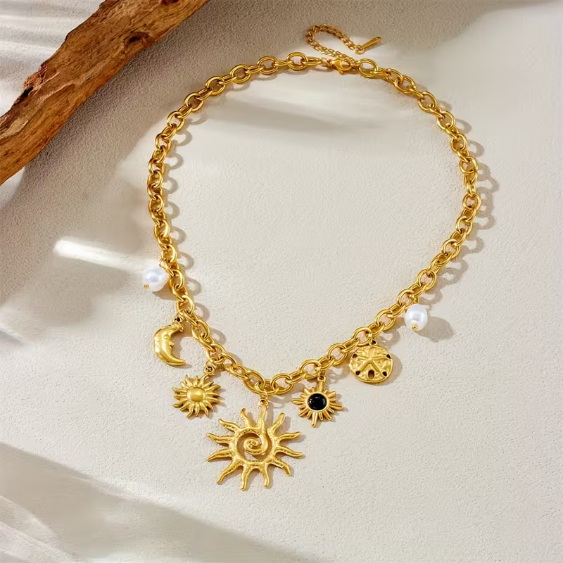 Goudkleurige hemelse ketting
