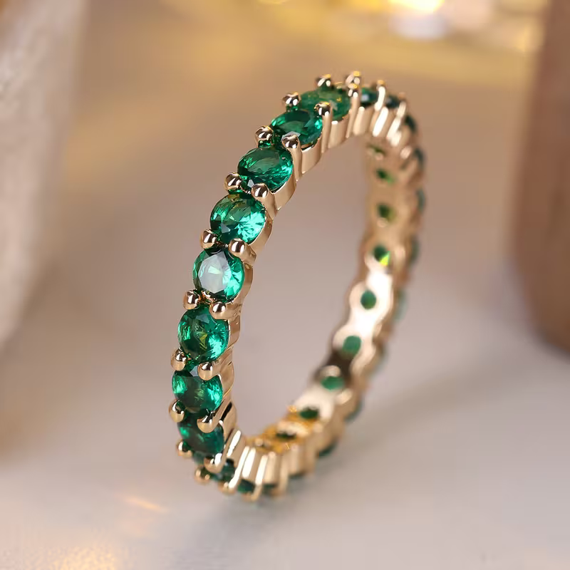 Eternity-bandring met groene kristallen