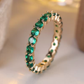 Eternity-bandring met groene kristallen