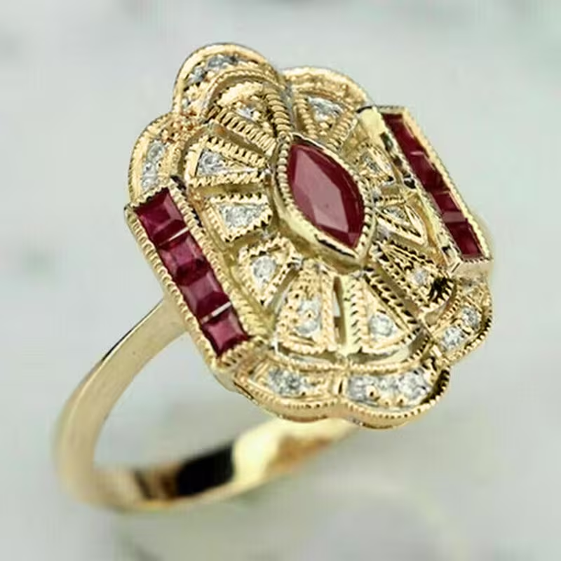 Goudkleurige ring met rode marquise- en baguettestenen in art-decostijl