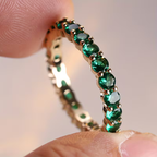 Eternity-bandring met groene kristallen