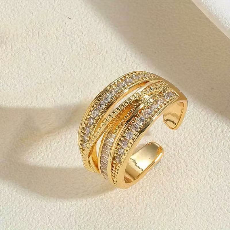 Goudkleurige vloeiende ring