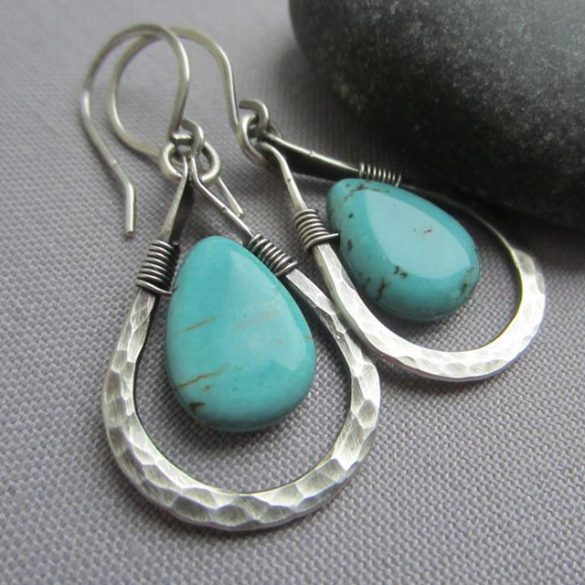 Zilverkleurige turquoise druppeloorbellen