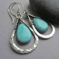 Zilverkleurige turquoise druppeloorbellen