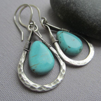 Zilverkleurige turquoise druppeloorbellen