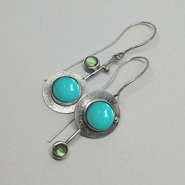 Boho oorbellen met turquoise steen in zilverkleur