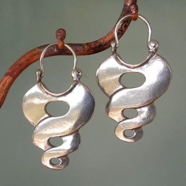 Vintage-Style Whirlpool Earrings in Silver Tone