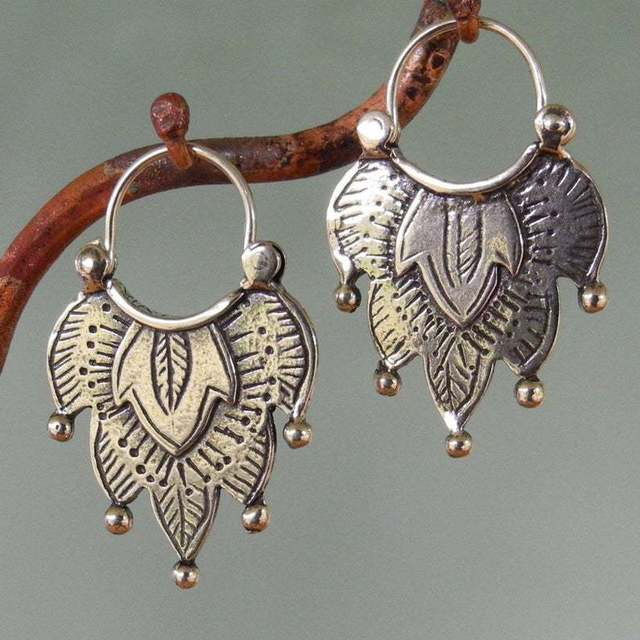 Zilverkleurige lotus-oorbellen met halve maan in vintagestijl