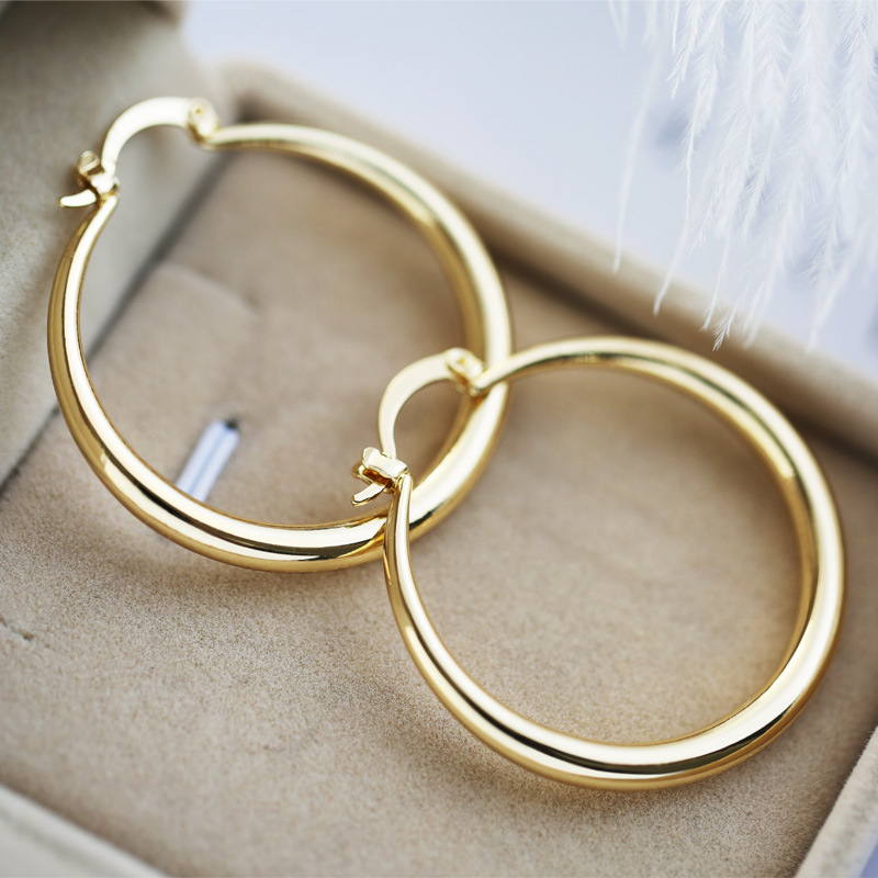 Vintage-Style Polished Gold-Tone Round Hoop Earrings
