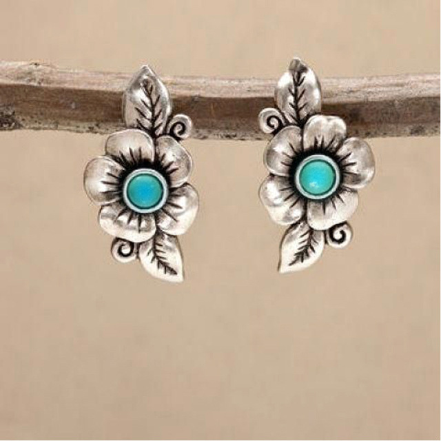 Boho bloemoorbellen met blauwe opaallook van sterling zilver